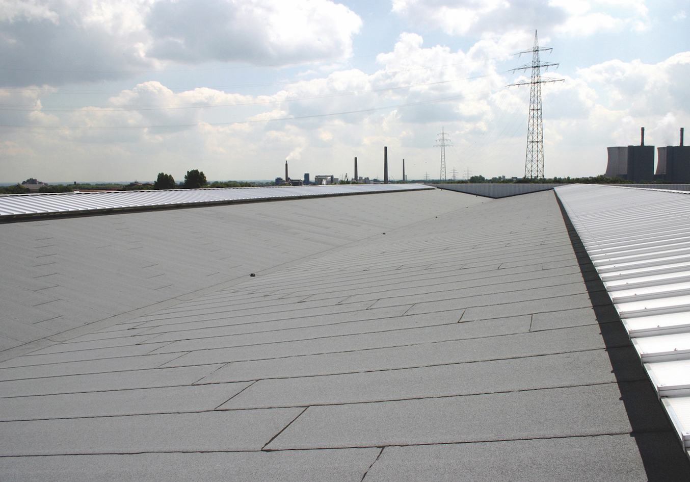 Keine Chance für stehendes Wasser: Das Gefälle dieses Dachs verhindert Pfützenbildung zuverlässig © Buhlmann, Duisburg