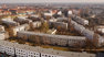 Die Großsiedlung in der Schillerpromenade verdankt ihren Spitznamen „Die Weiße Stadt“ maßgeblich ihren strahlend-weiß verputzten Fassaden. © Foto: Icopal GmbH